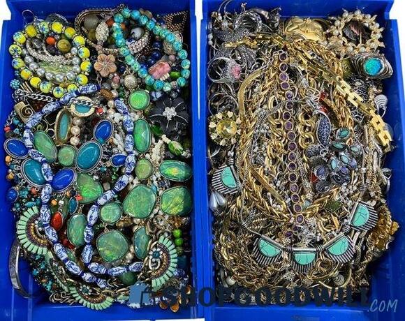 ⚜️ 2 LB Vintage Mod Jewelry Lot | Mystery Box for Resale, Craft, Repair, DIY ⚜️ - Picture 4 of 6